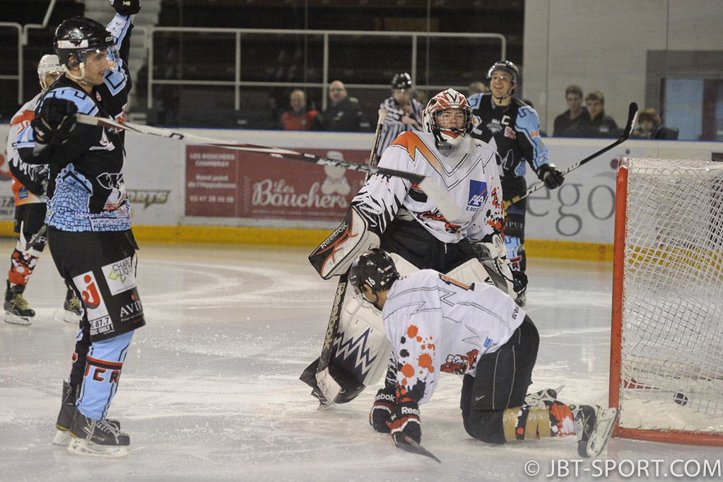 Tours2 - Niort   08-00
( 3e Division )