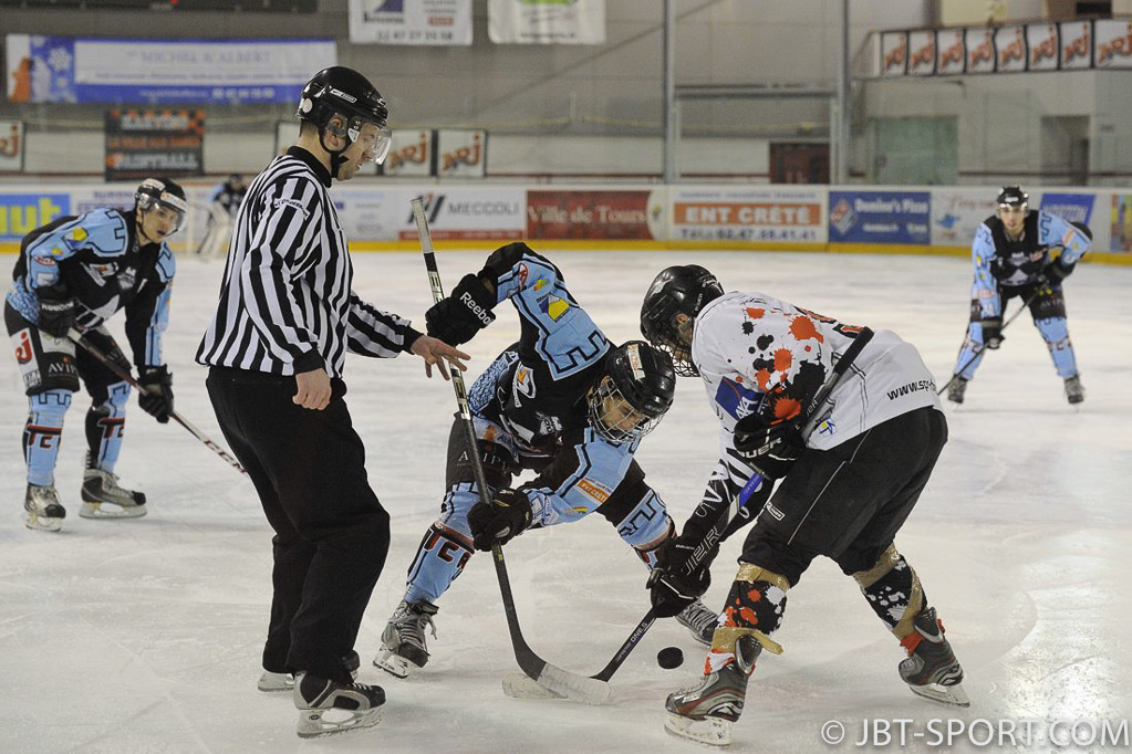 Tours2 - Niort   08-00
( 3e Division )