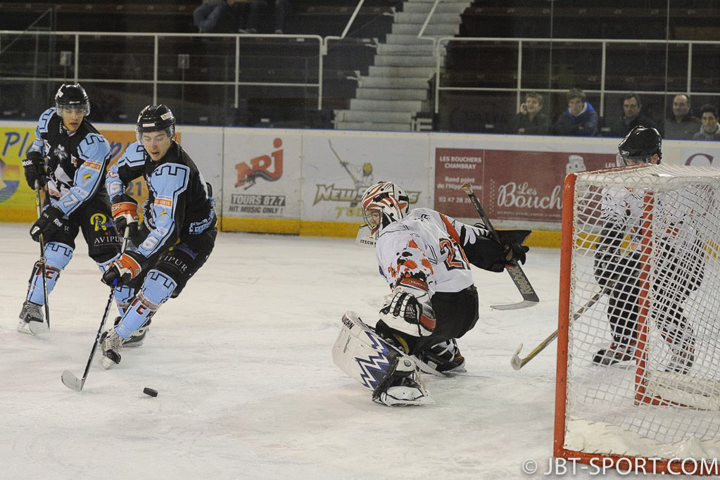 Tours2 - Niort   08-00
( 3e Division )