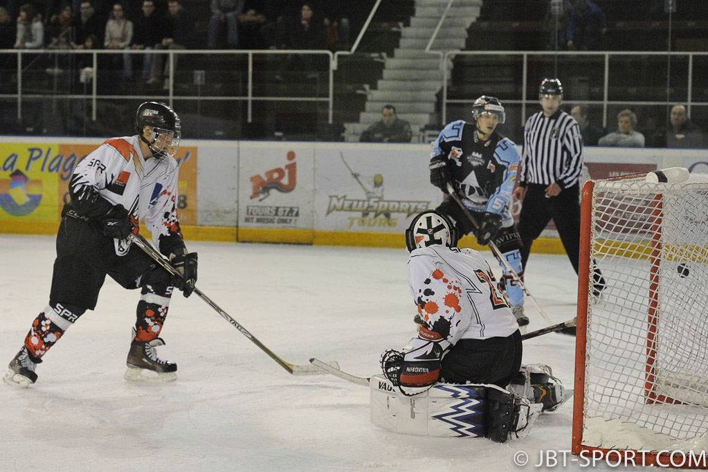 Tours2 - Niort   08-00
( 3e Division )