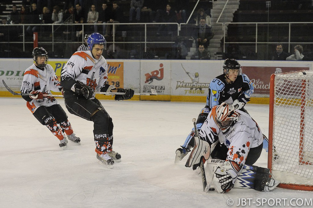 Tours2 - Niort   08-00
( 3e Division )