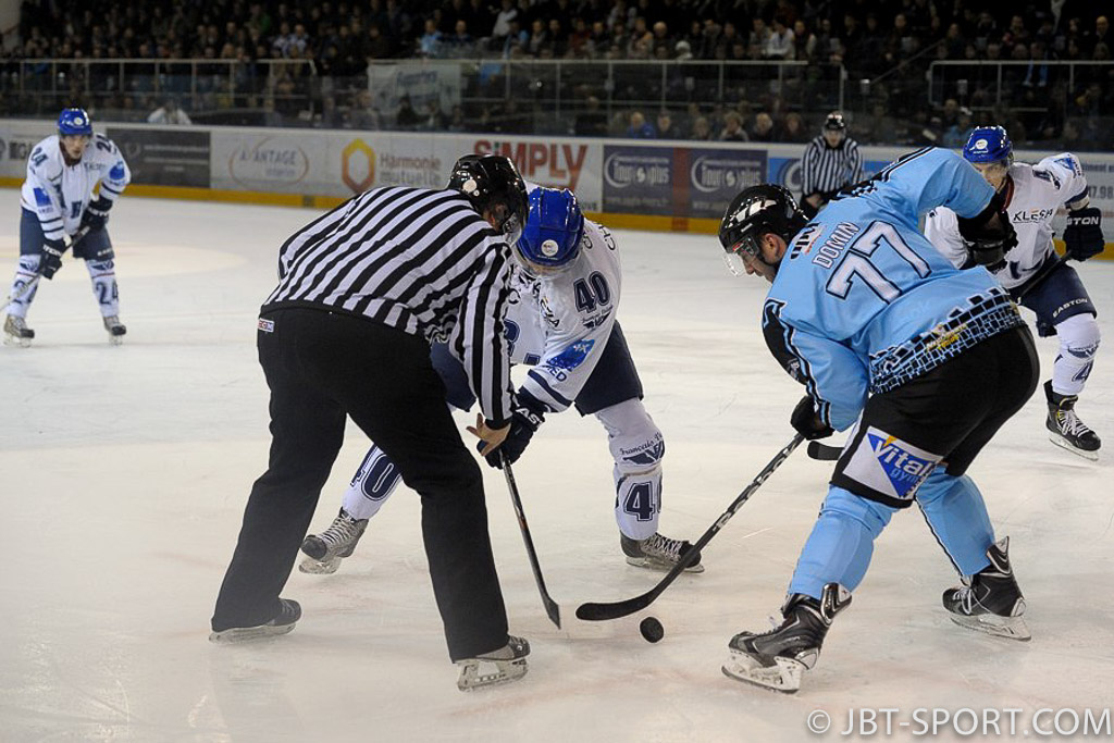 Tours - Français Volants
03 - 02 après prolongation
( 2e Division )