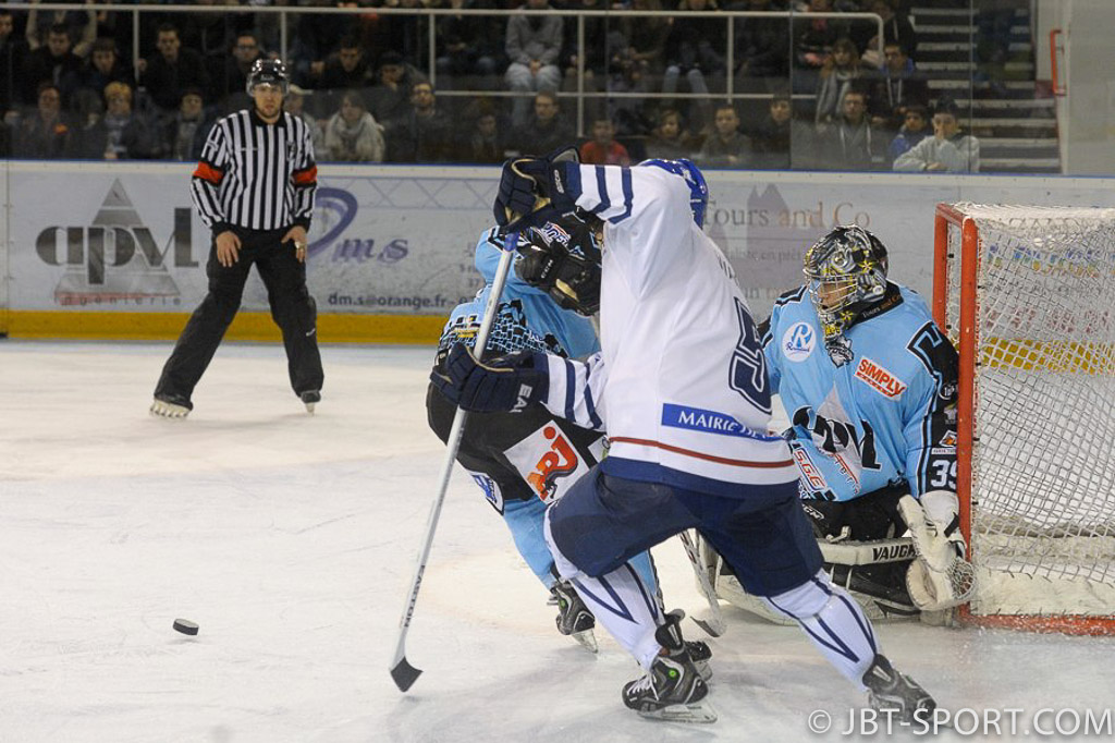 Tours - Français Volants
03 - 02 après prolongation
( 2e Division )
