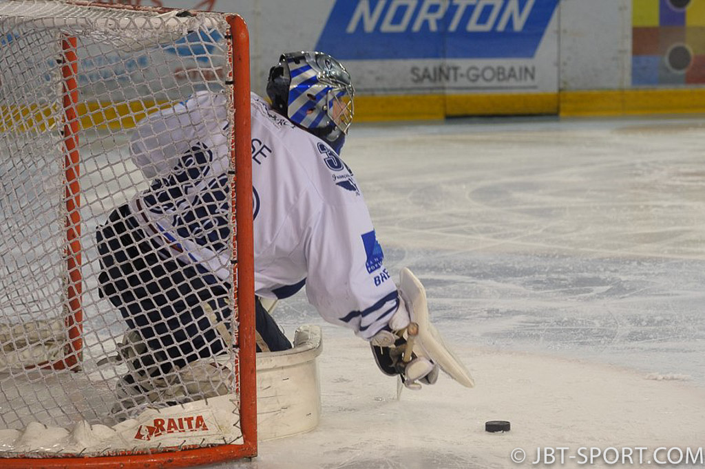 Tours - Français Volants
03 - 02 après prolongation
( 2e Division )