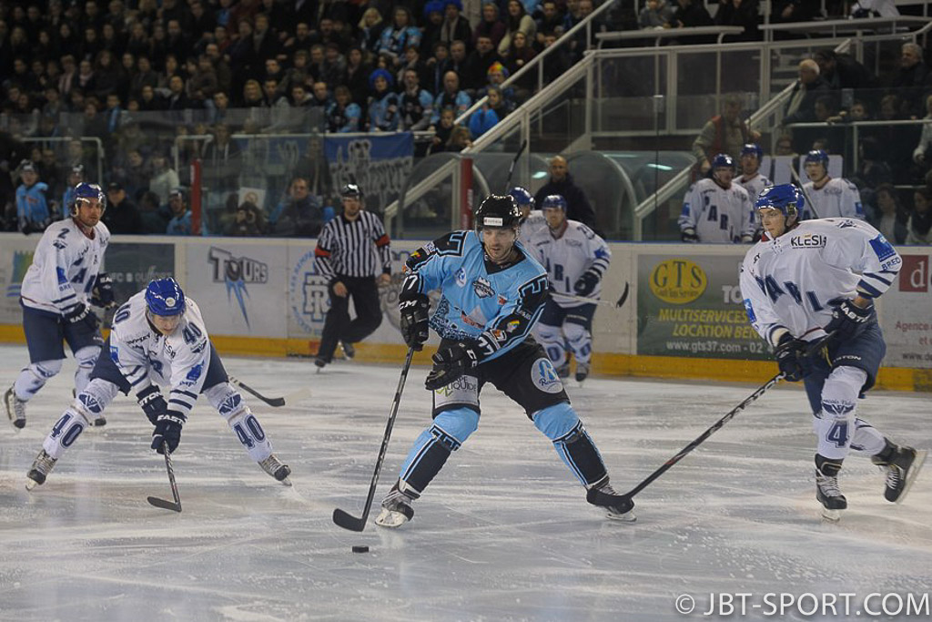 Tours - Français Volants
03 - 02 après prolongation
( 2e Division )