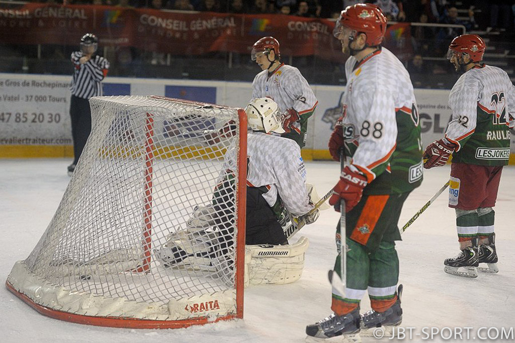 TOURS - CERGY PONTOISE
10 - 01
( 2e Division )