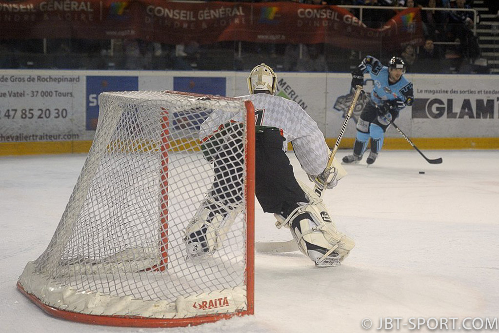 TOURS - CERGY PONTOISE
10 - 01
( 2e Division )