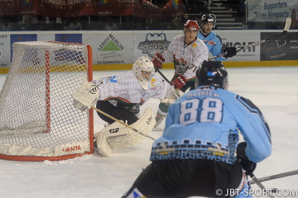 TOURS - CERGY PONTOISE
10 - 01
( 2e Division )