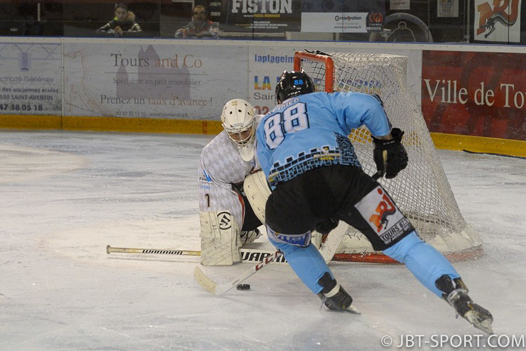 TOURS - CERGY PONTOISE
10 - 01
( 2e Division )