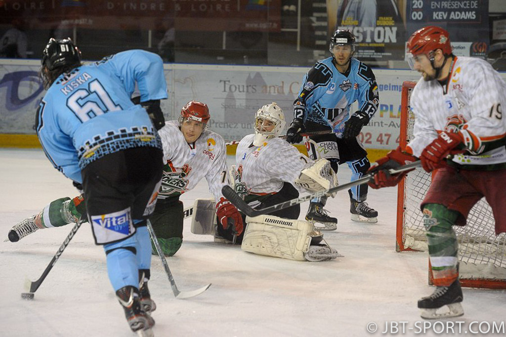 TOURS - CERGY PONTOISE
10 - 01
( 2e Division )