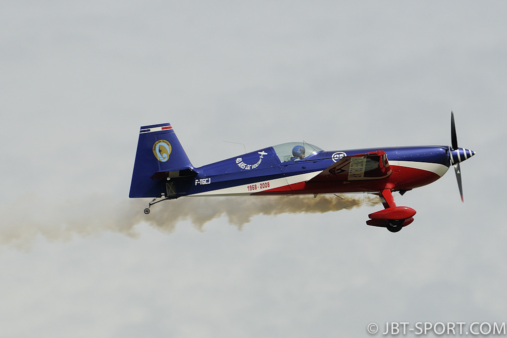Extra EA 330 SC