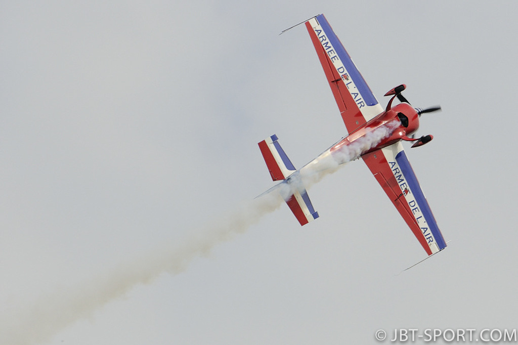 Extra EA 330 SC