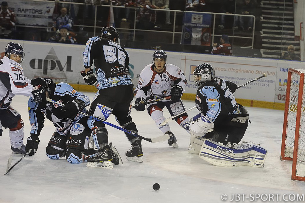 Coupe de France ( 16e de finale )
Tours-Angers 03-07
Tours Leader groupe B Division 2
Angers Leader Ligue Magnus