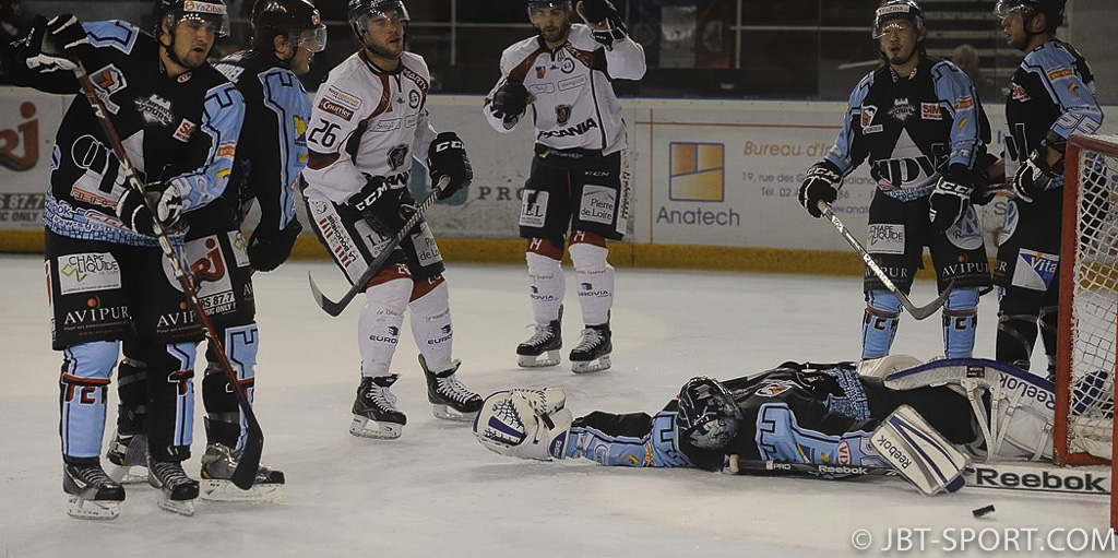 Coupe de France ( 16e de finale )
Tours-Angers 03-07
Tours Leader groupe B Division 2
Angers Leader Ligue Magnus