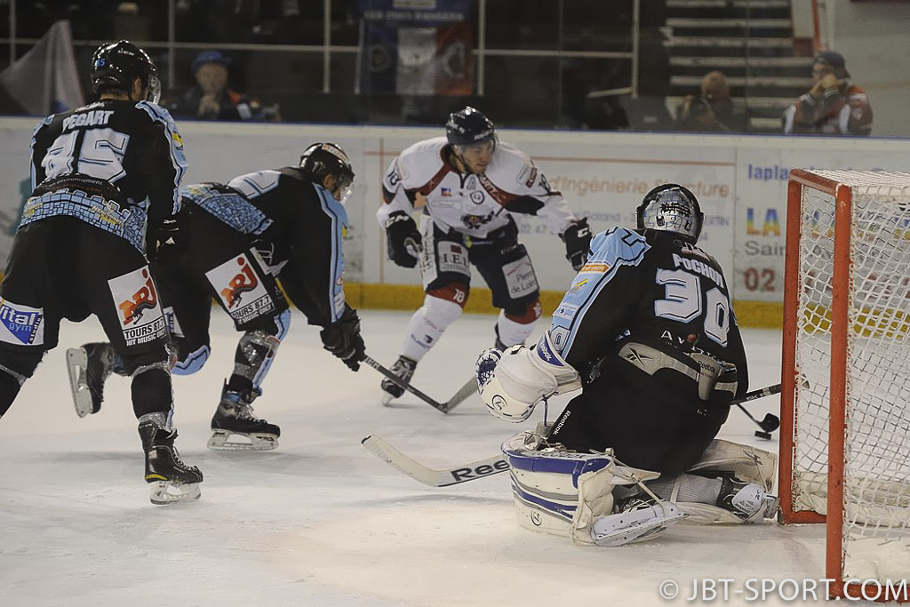 Coupe de France ( 16e de finale )
Tours-Angers 03-07
Tours Leader groupe B Division 2
Angers Leader Ligue Magnus