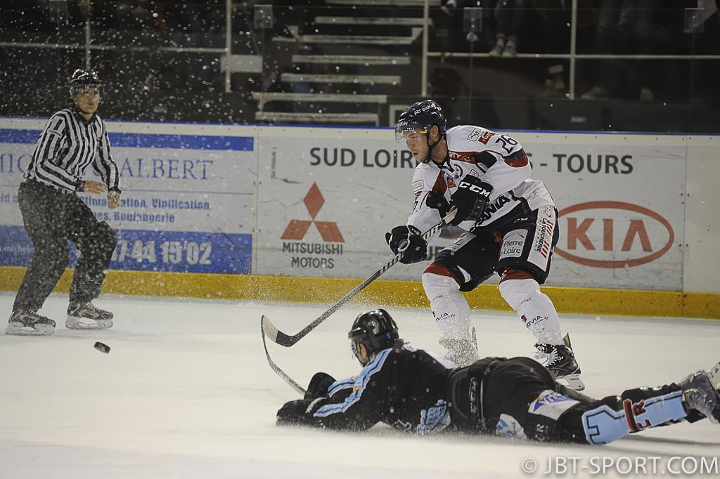 Coupe de France ( 16e de finale )
Tours-Angers 03-07
Tours Leader groupe B Division 2
Angers Leader Ligue Magnus