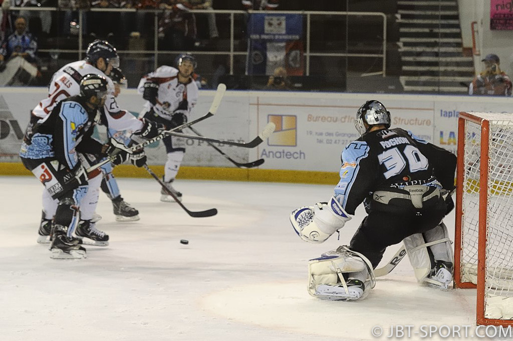 Coupe de France ( 16e de finale )
Tours-Angers 03-07
Tours Leader groupe B Division 2
Angers Leader Ligue Magnus