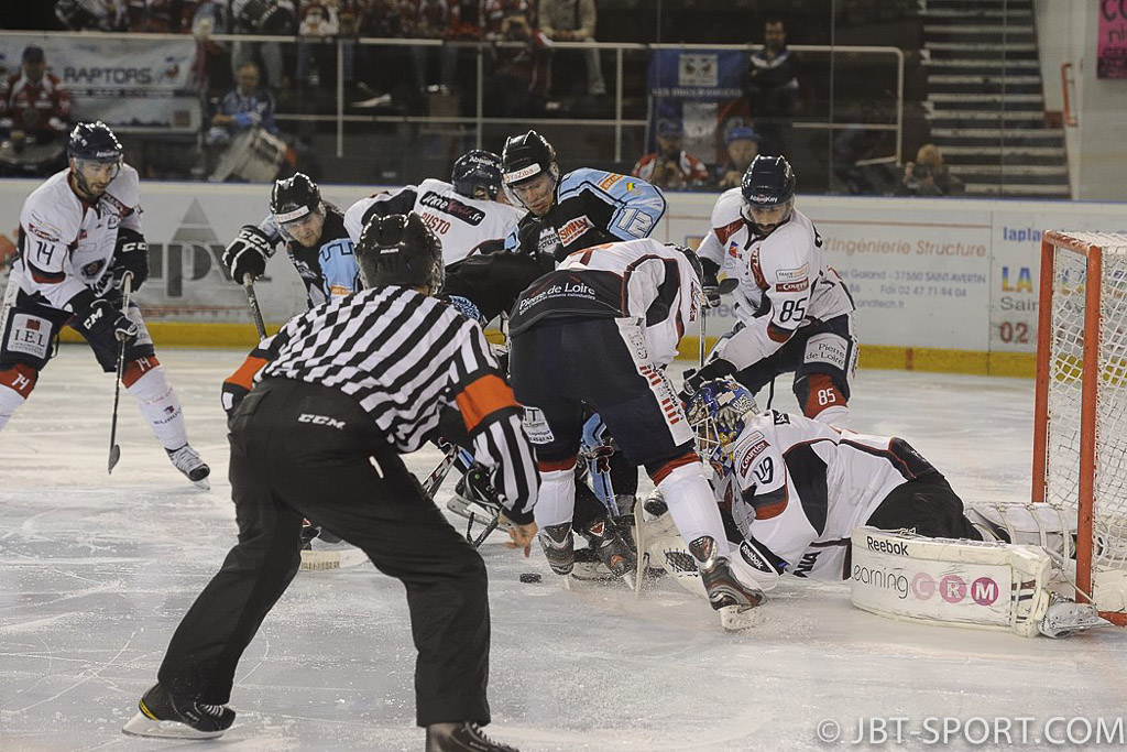 Coupe de France ( 16e de finale )
Tours-Angers 03-07
Tours Leader groupe B Division 2
Angers Leader Ligue Magnus