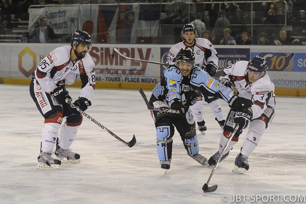 Coupe de France ( 16e de finale )
Tours-Angers 03-07
Tours Leader groupe B Division 2
Angers Leader Ligue Magnus