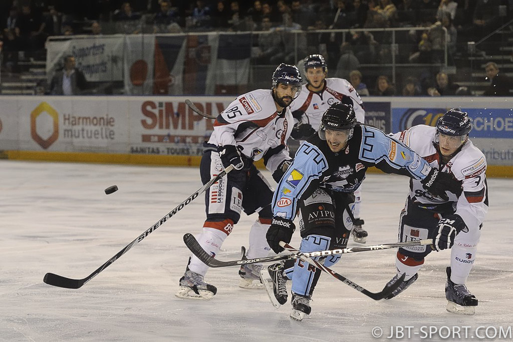 Coupe de France ( 16e de finale )
Tours-Angers 03-07
Tours Leader groupe B Division 2
Angers Leader Ligue Magnus