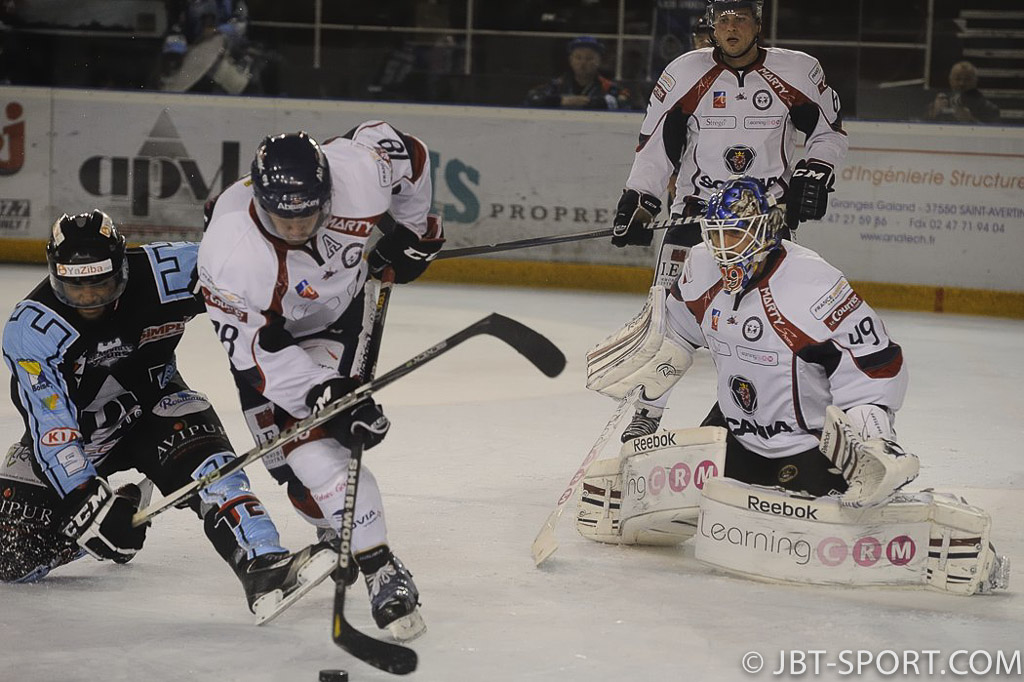 Coupe de France ( 16e de finale )
Tours-Angers 03-07
Tours Leader groupe B Division 2
Angers Leader Ligue Magnus