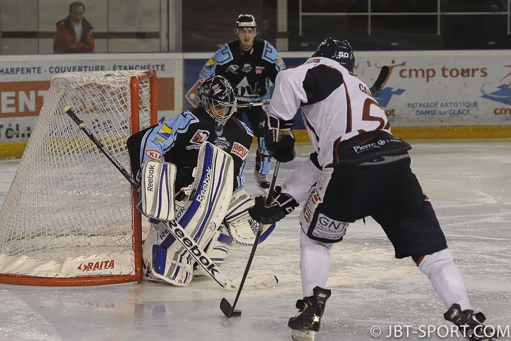 Coupe de France ( 16e de finale )
Tours-Angers 03-07
Tours Leader groupe B Division 2
Angers Leader Ligue Magnus