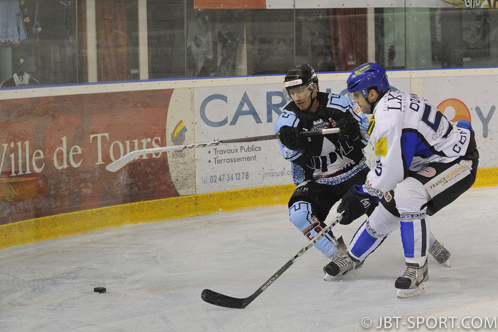 Tours - Compiègne   08-02
( 2e Division )