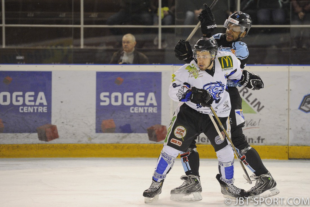 Tours - Compiègne   08-02
( 2e Division )