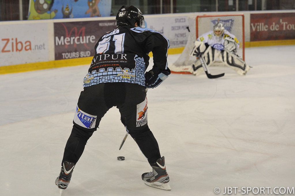 Tours - Compiègne   08-02
( 2e Division )
