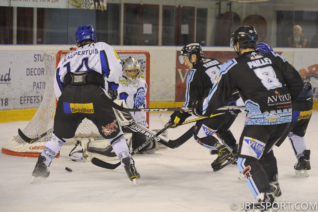 Tours - Compiègne   08-02
( 2e Division )