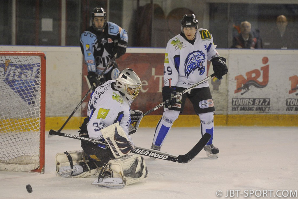 Tours - Compiègne   08-02
( 2e Division )