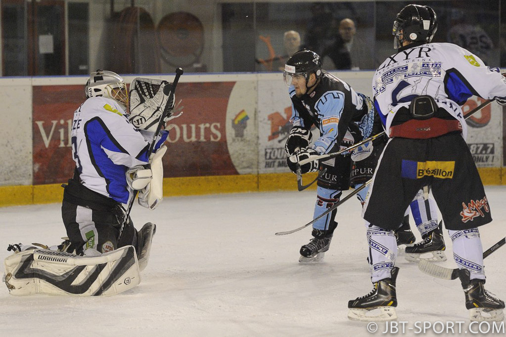 Tours - Compiègne   08-02
( 2e Division )