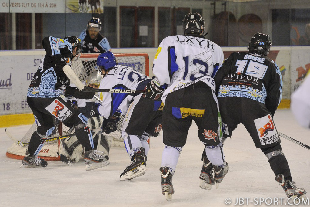 Tours - Compiègne   08-02
( 2e Division )