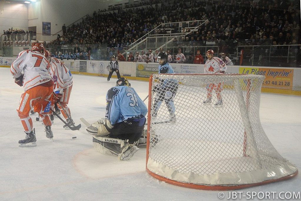 Tours - Valence 05 -01
Play Offs Quart de finale aller
( 2e Division )
