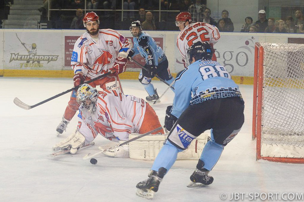 Tours - Valence 05 -01
Play Offs Quart de finale aller
( 2e Division )